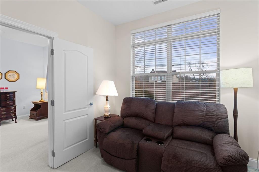 2010 Bandek Lane Lawrence, PA 15055 - Photo 21 of 50