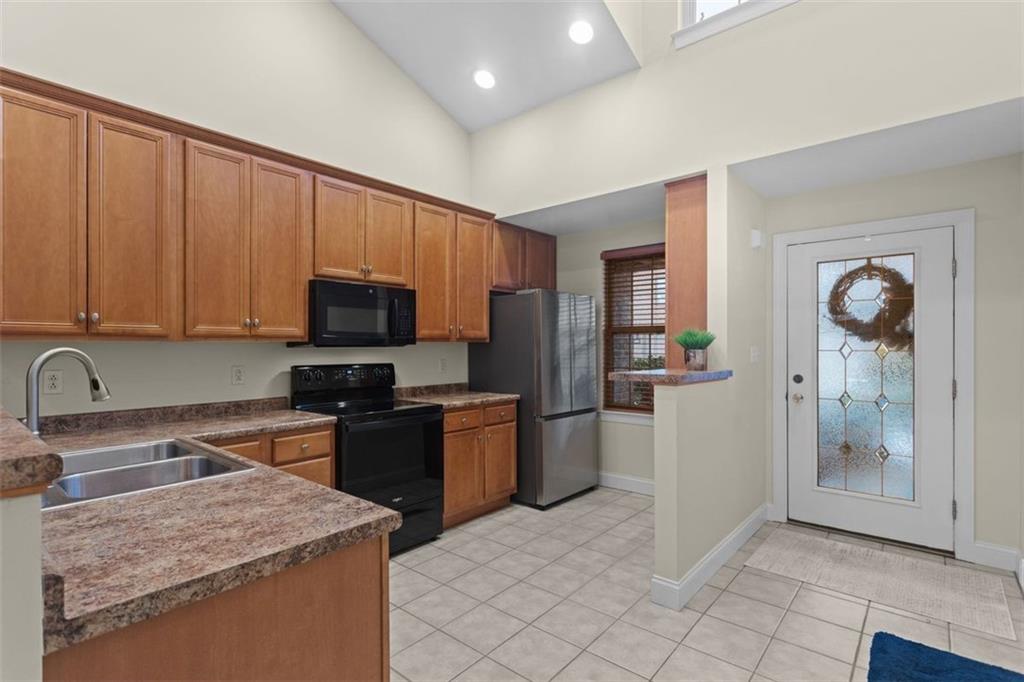 2010 Bandek Lane Lawrence, PA 15055 - Photo 3 of 50