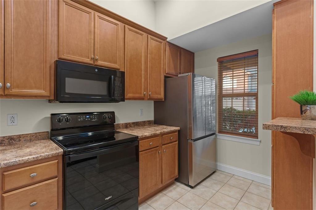 2010 Bandek Lane Lawrence, PA 15055 - Photo 4 of 50