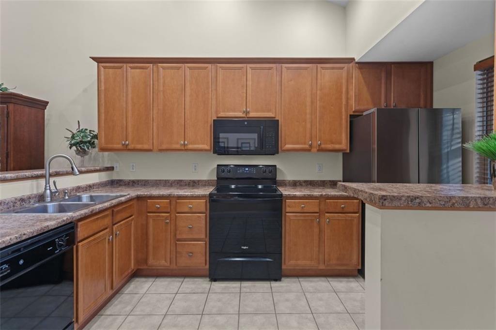 2010 Bandek Lane Lawrence, PA 15055 - Photo 5 of 50