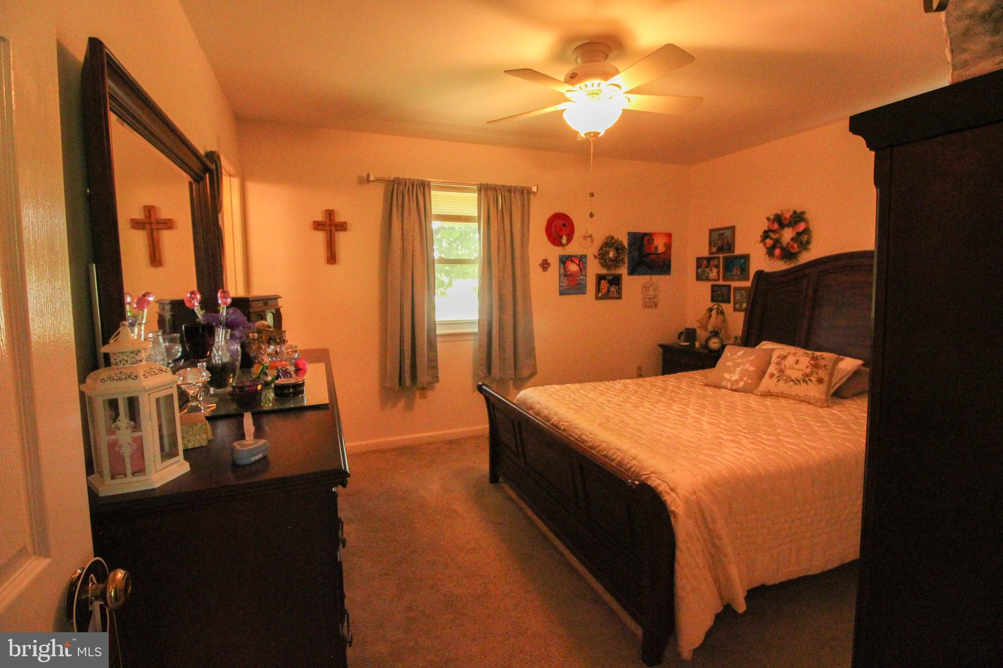 4250 Palmyra Church Road Edinburg, VA 22824 - Photo 14 of 24 Master bedroom