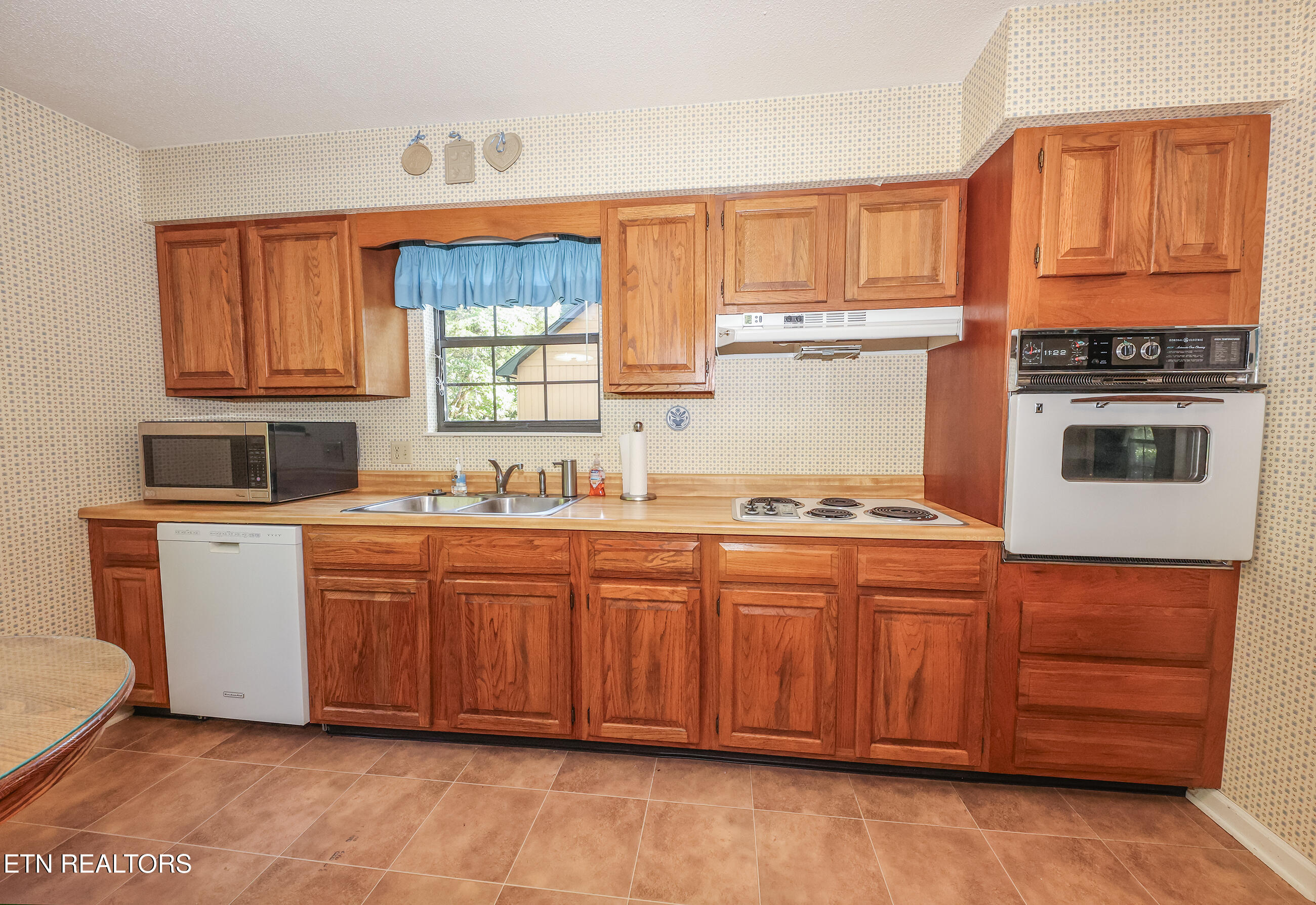 105 Claymore Lane Oak Ridge, TN 37830 - Photo 15 of 55 kitchen1