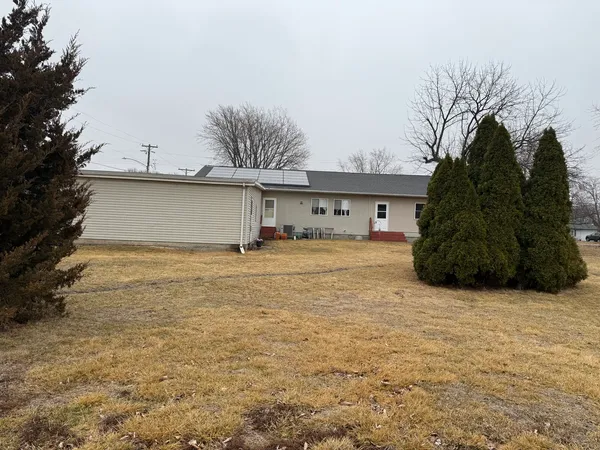 a view of a yard with a house