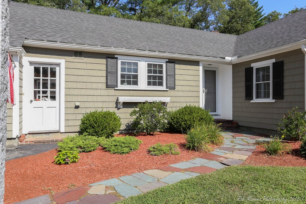 5 Cedarview Road Ipswich, MA 01938 - Photo 3 of 30 a front view of a house with a yard