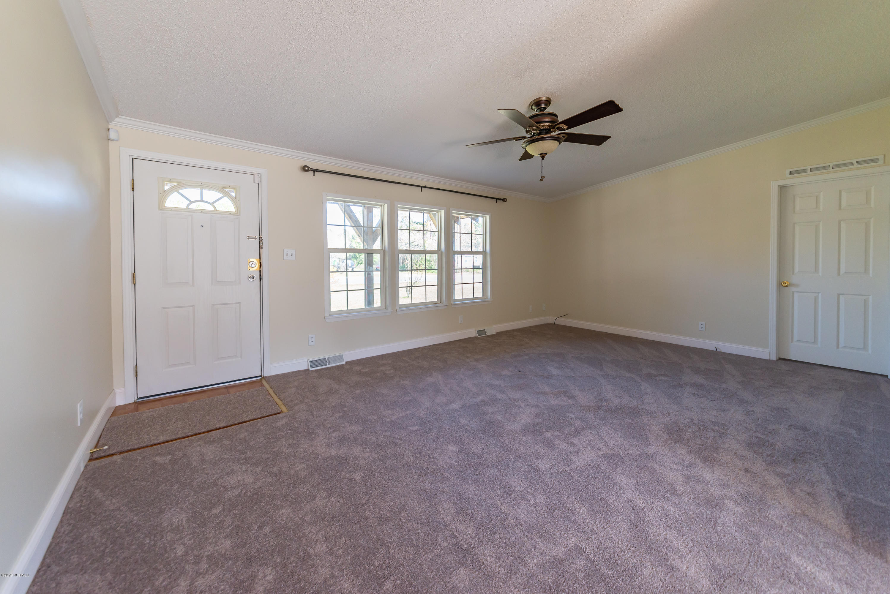 410 Moores Landing Road Hampstead, NC 28443 - Photo 2 of 26 Livingroom