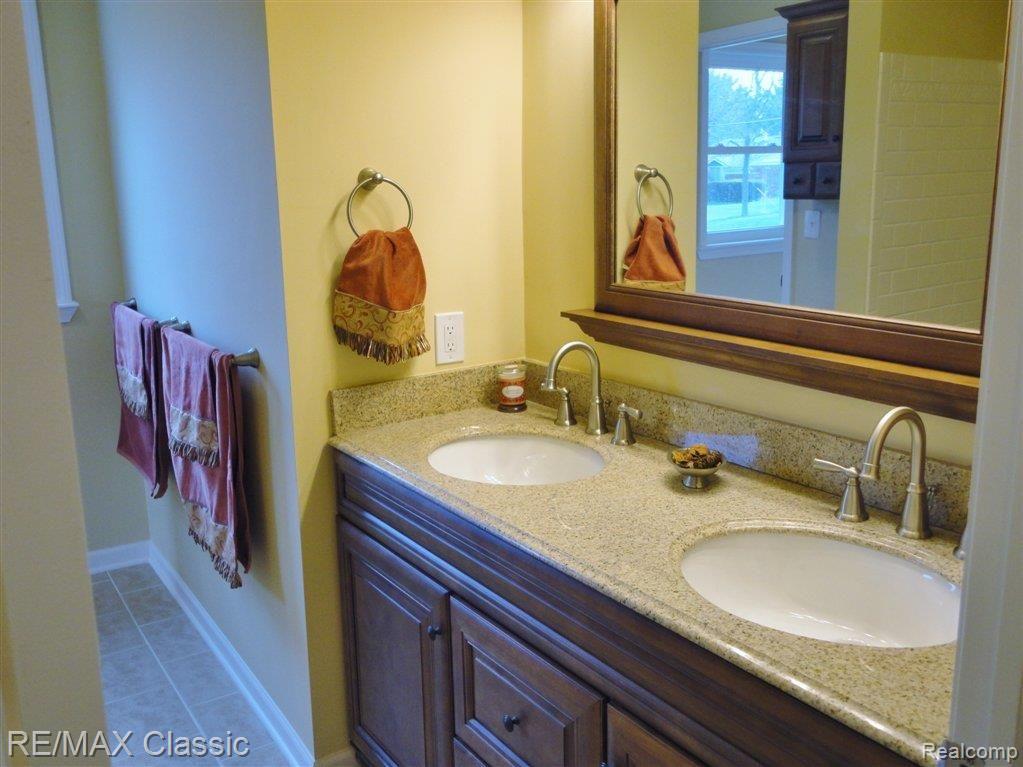 5187 Greenfield Road Brighton, MI 48114 - Photo 7 of 25 Master bath
