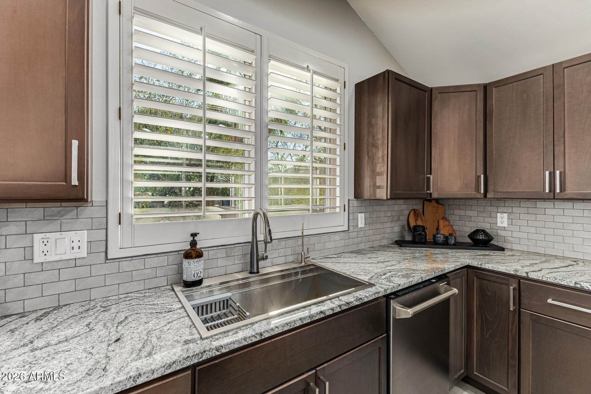 6829 West Briles Road Peoria, AZ 85383 - Photo 16 of 61 32 Briles