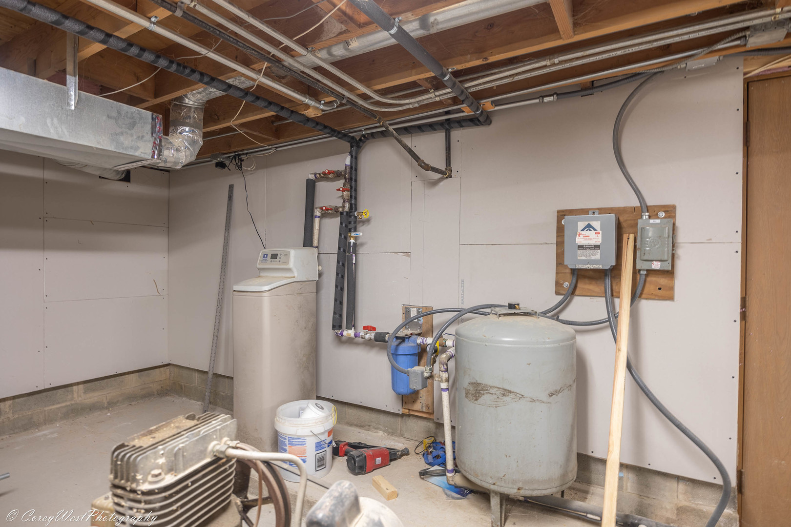 3420 Howlett Road Paw Paw, IL 61353 - Photo 25 of 34 a utility room with cabinets