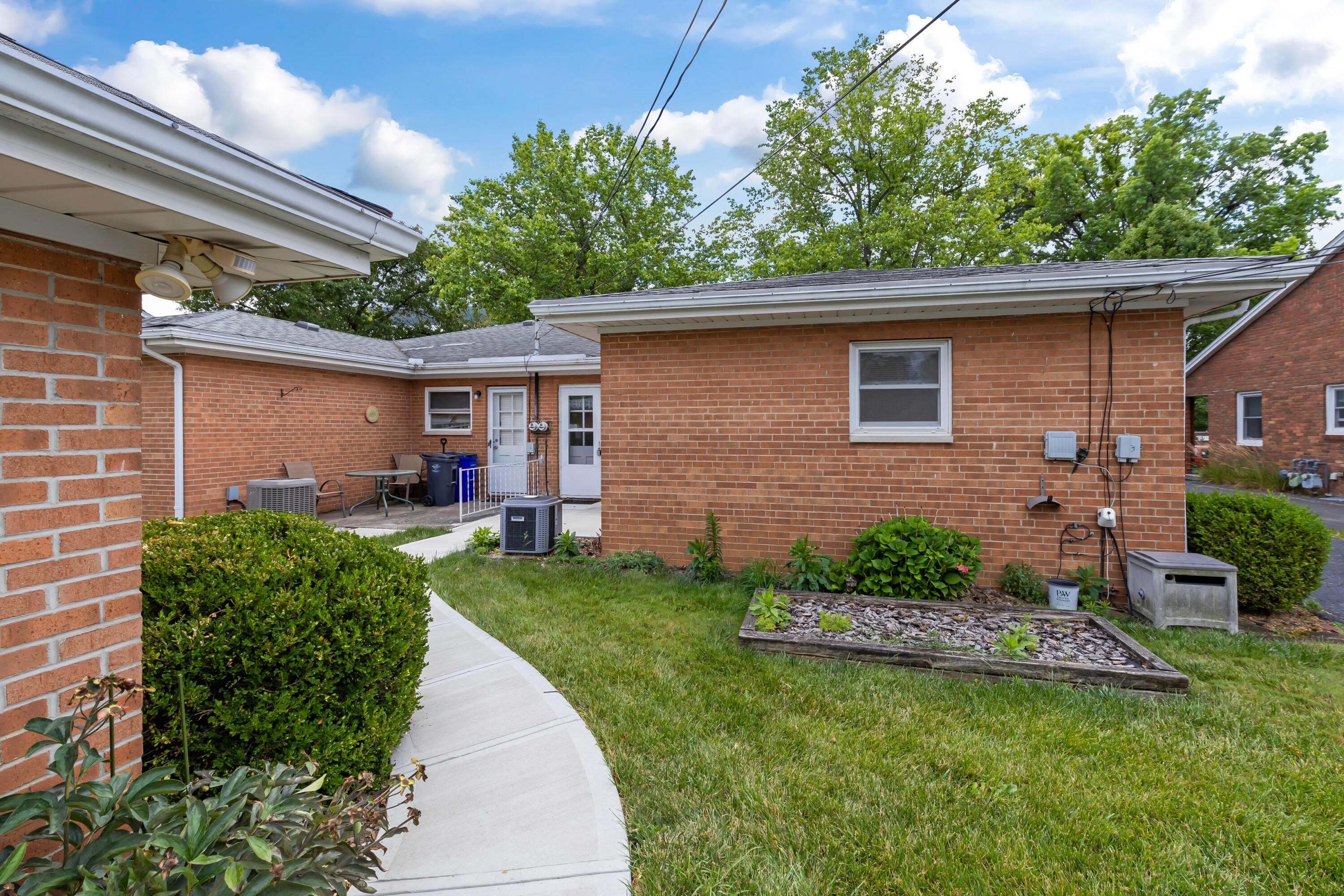 1792 Ardleigh Road Columbus, OH 43221 - Photo 6 of 39 photos_high_resolution_1792ArdleighRoadE