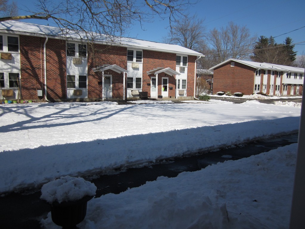 34 Manor Court, Unit 34 Springfield, MA 01118 - Photo 2 of 16