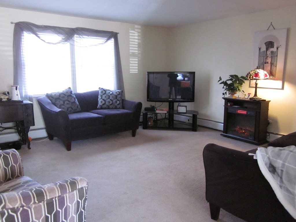 34 Manor Court, Unit 34 Springfield, MA 01118 - Photo 3 of 16