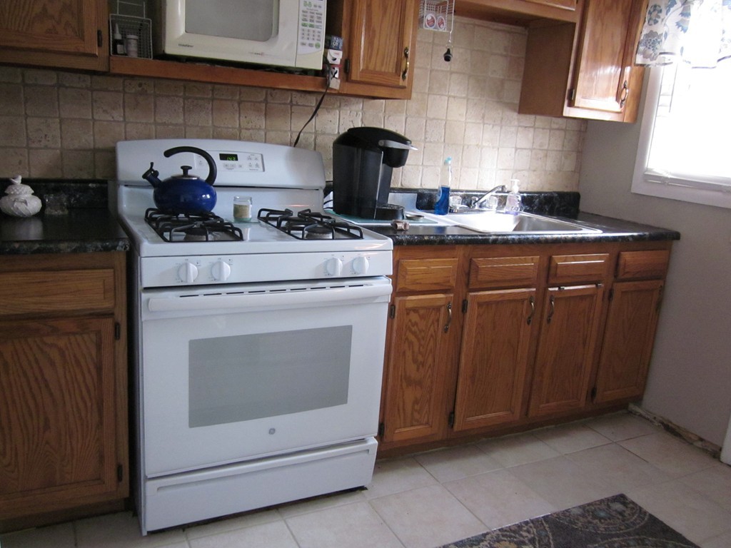 34 Manor Court, Unit 34 Springfield, MA 01118 - Photo 8 of 16