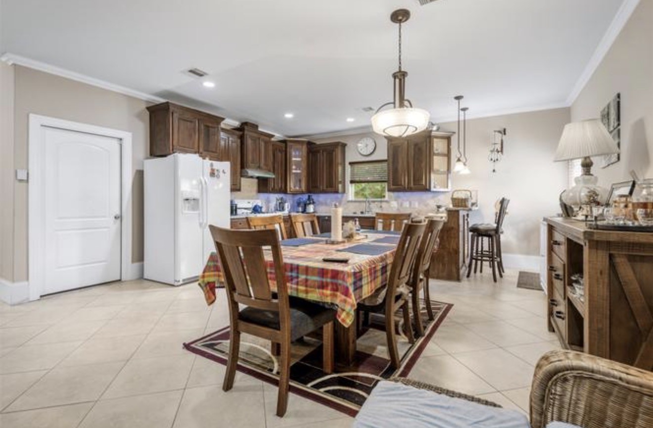 2526 Perez Road Pasadena, TX 77502 - Photo 14 of 31 breakfast area