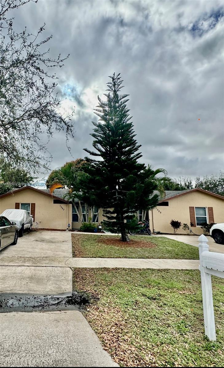 1327 Riverside Circle, Unit 1327 Wellington, FL 33414 - Photo 20 of 20 a view of a yard with cars