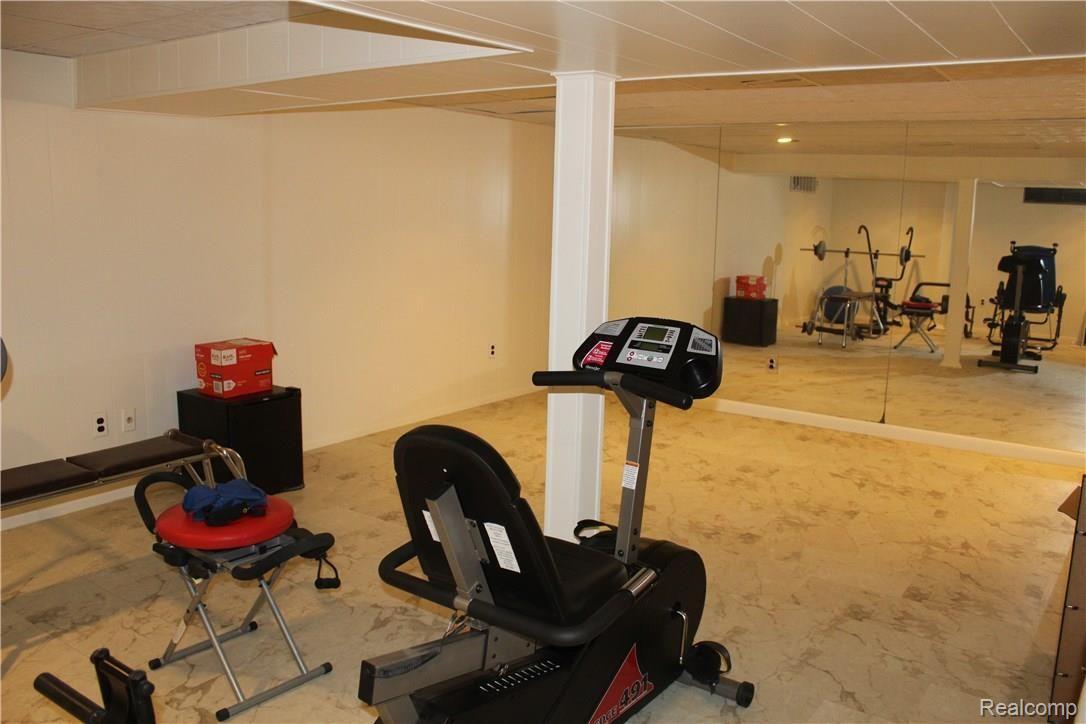 1449 North Dye Road Flint, MI 48532 - Photo 29 of 41 1449 N. Dye Rd lower level workout room