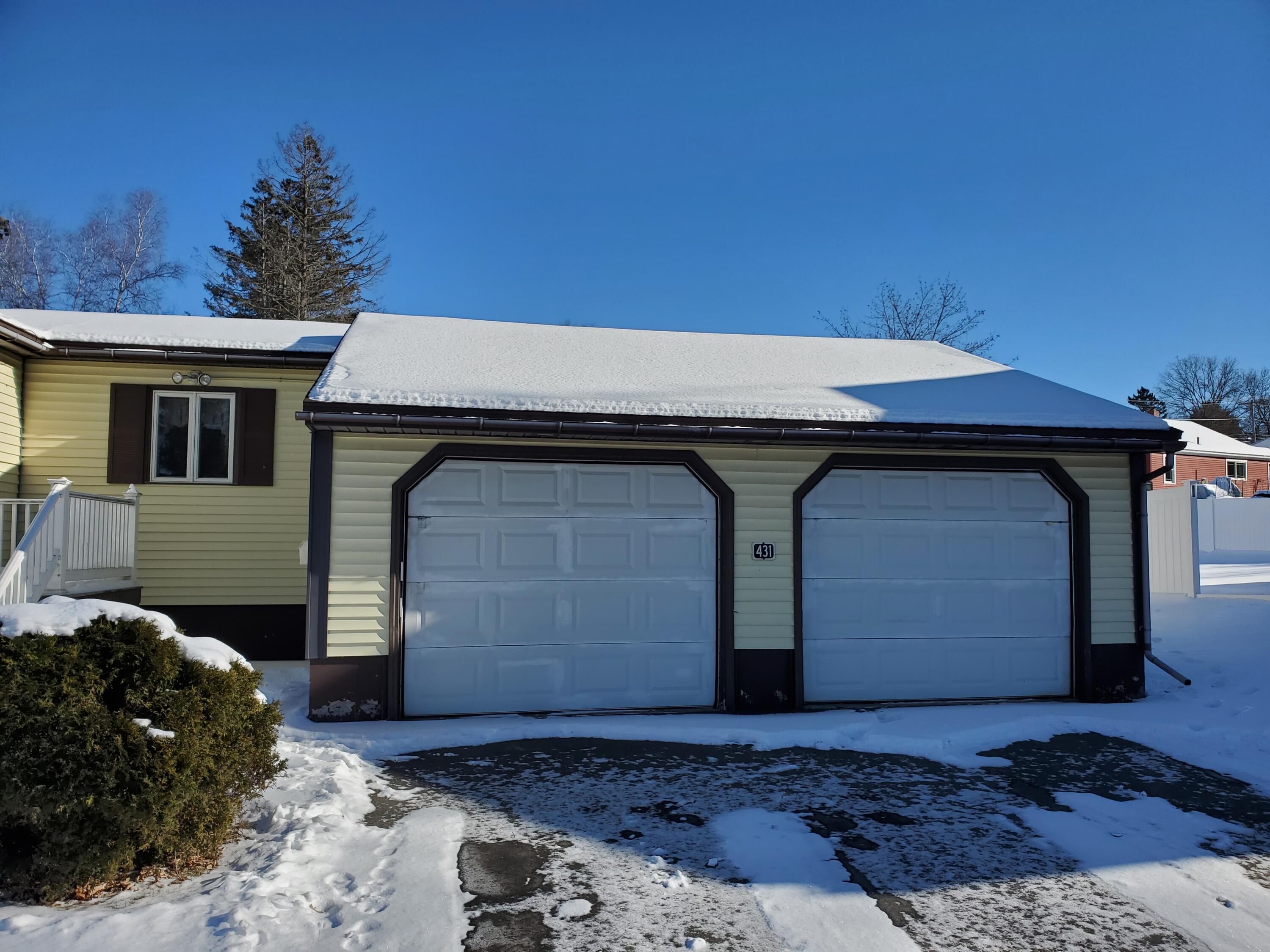 431 Birch Street Bangor, ME 04401 - Photo 3 of 35 20240121_124949