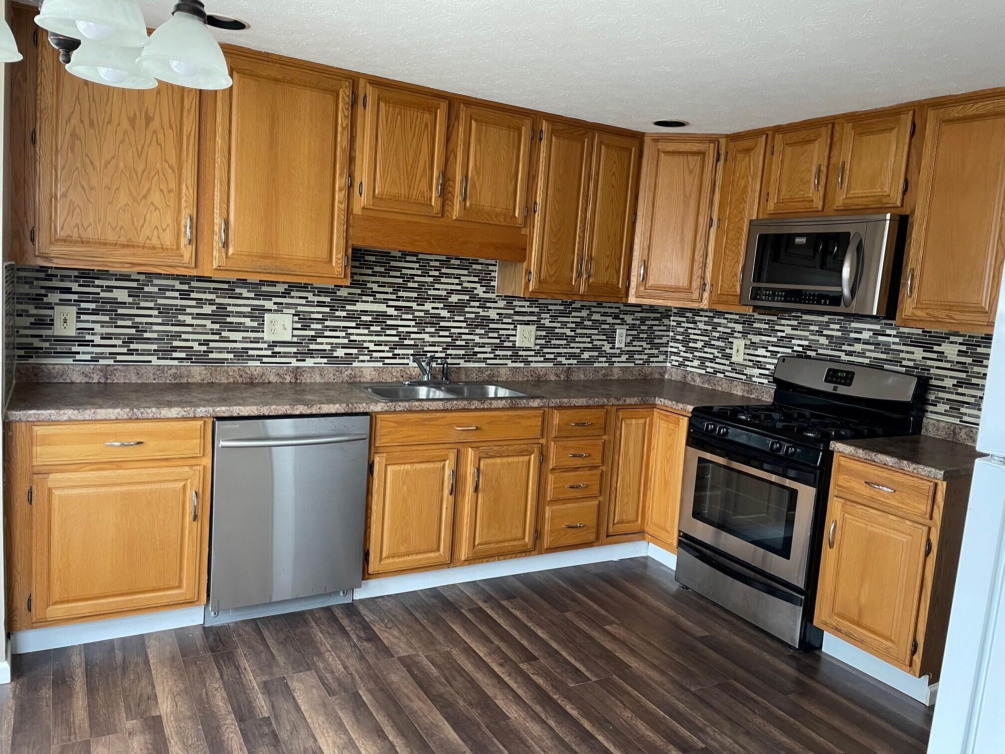 2121 Brookfield Road Columbus, OH 43229 - Photo 3 of 21 Gallery Image 3