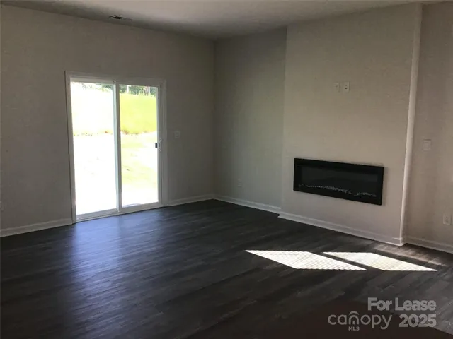 $2,295 | 1318 37th Ave Lane Northeast, Hickory, NC 28601