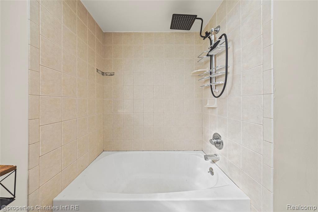 6550 Inkster Road West Bloomfield, MI 48322 - Photo 26 of 39