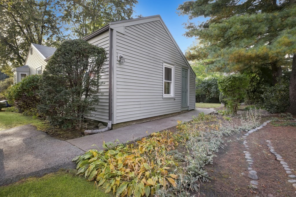 15 Mohawk Road Marblehead, MA 01945 - Photo 5 of 28