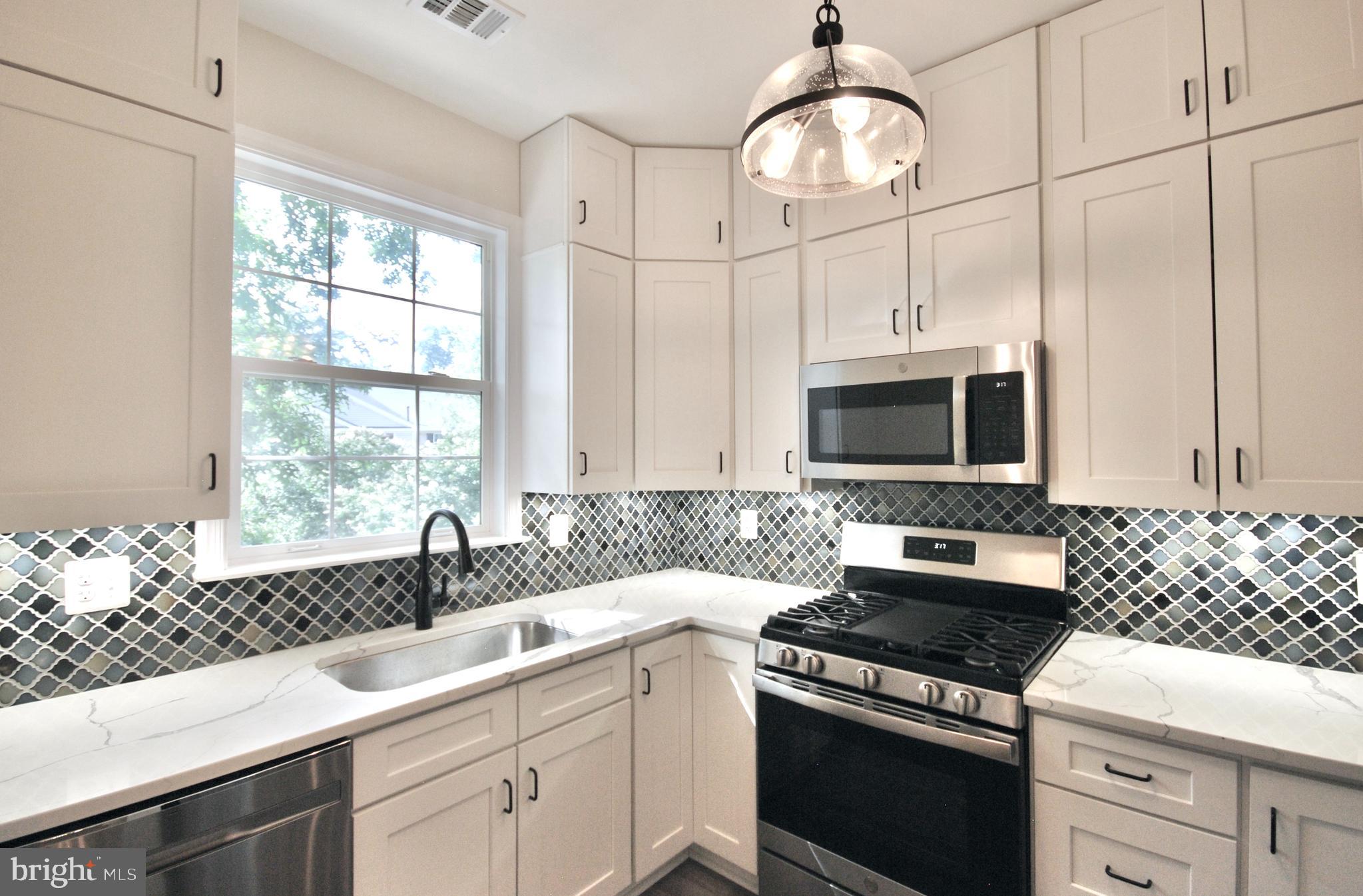 11401 Gate Hill Place, Unit D67 Reston, VA 20194 - Photo 6 of 22 Gallery Image 6