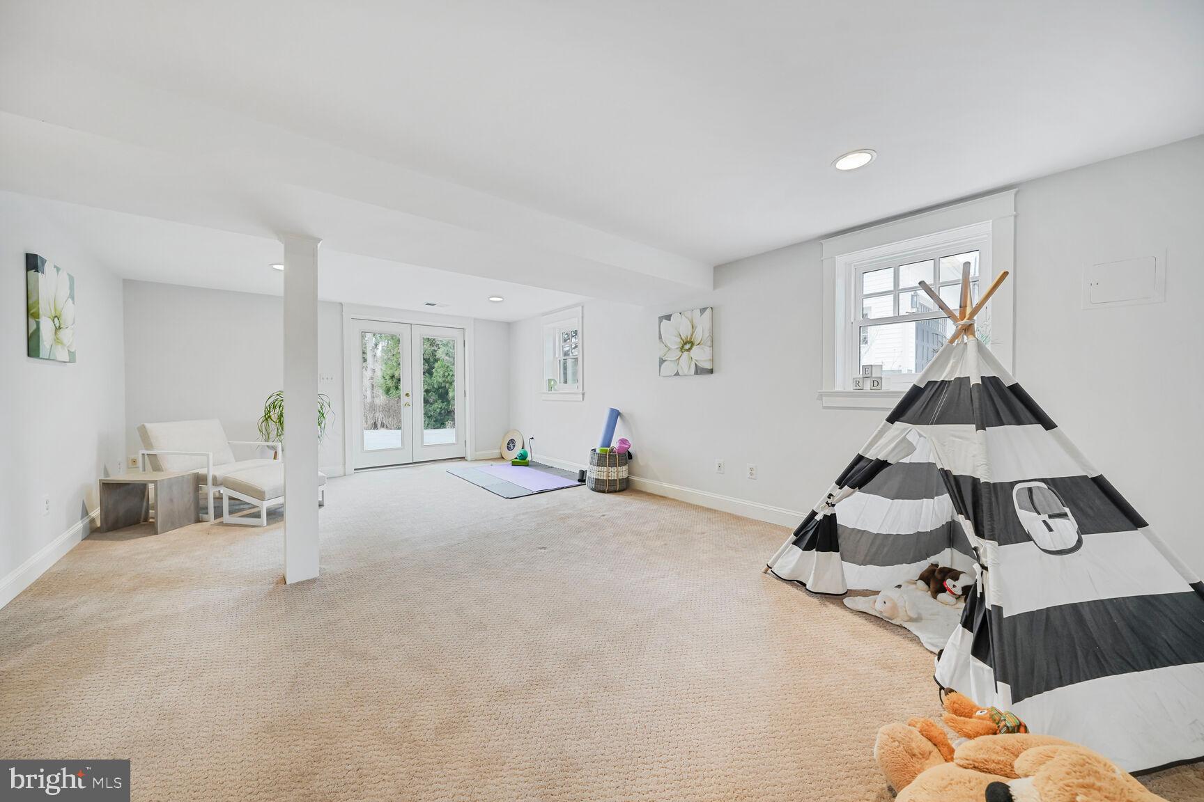 2012 Rockingham Street McLean, VA 22101 - Photo 28 of 45 a room with furniture and windows