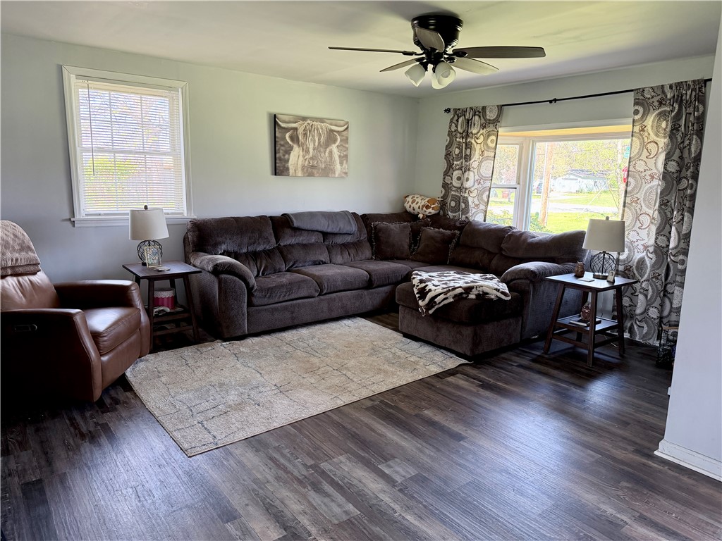 6800 Farmington Road Miamisburg, OH 45342 - Photo 5 of 32 This inviting living space features durable flooring and ample natural light, perfect for everyday living.