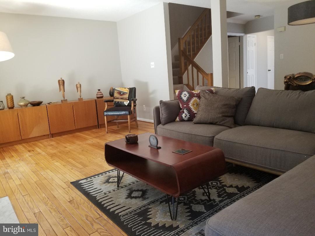 1603 Oak Spring Way Reston, VA 20190 - Photo 2 of 22 Gallery Image 2