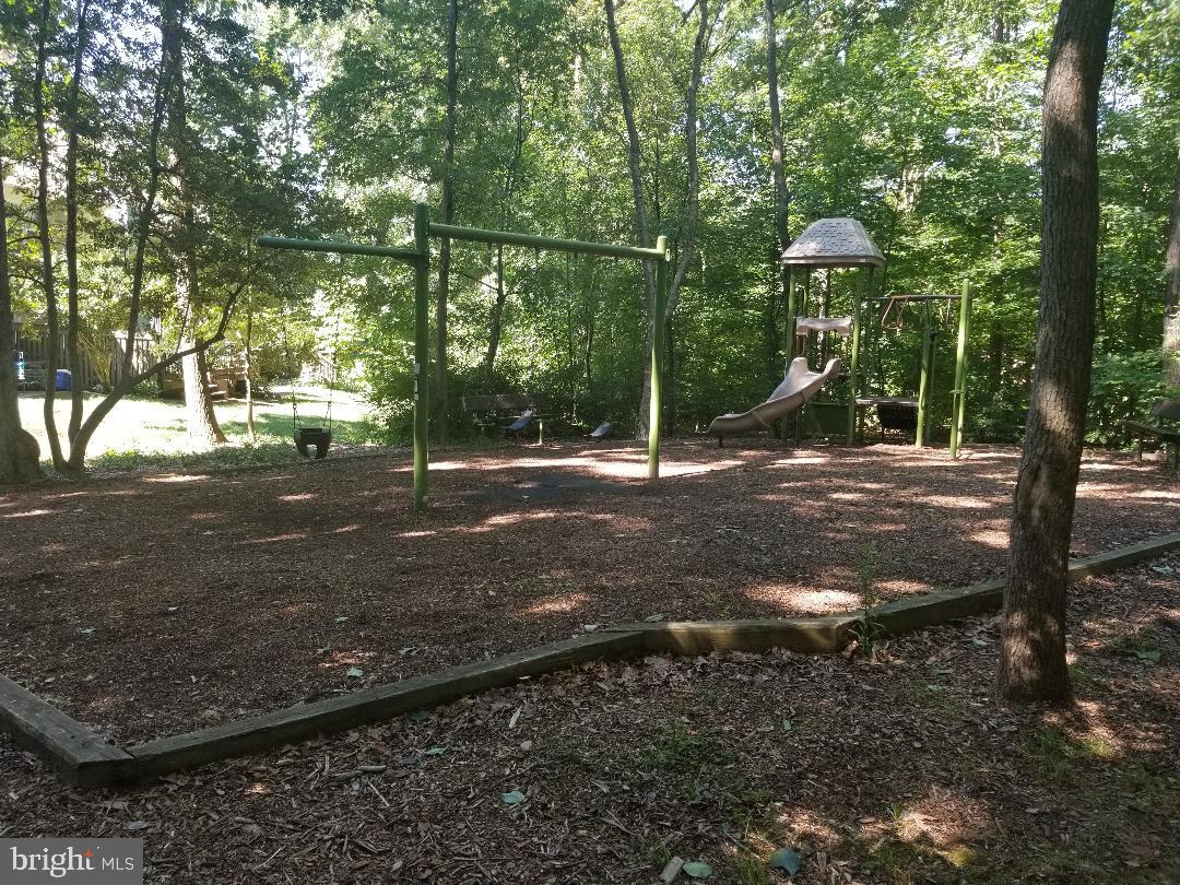 1603 Oak Spring Way Reston, VA 20190 - Photo 14 of 22 Gallery Image 14