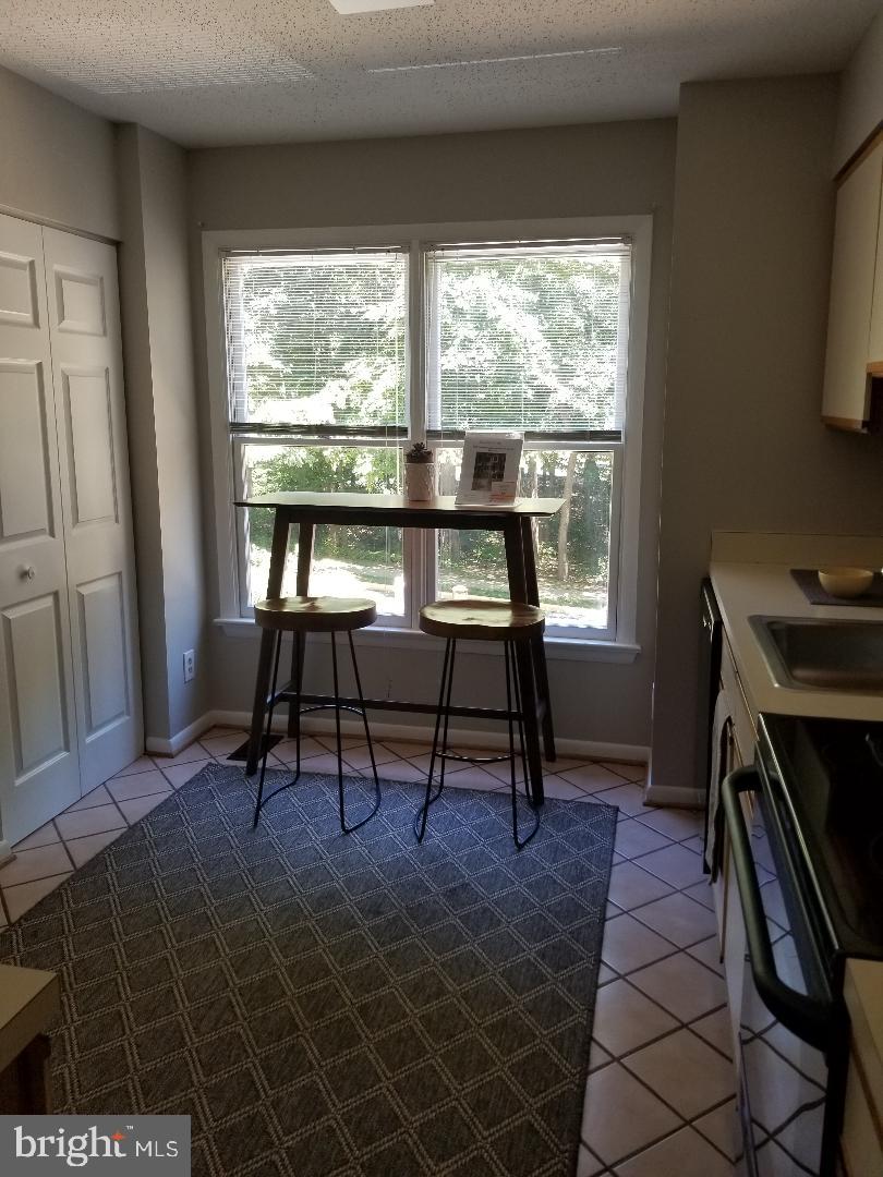 1603 Oak Spring Way Reston, VA 20190 - Photo 5 of 22 Gallery Image 5