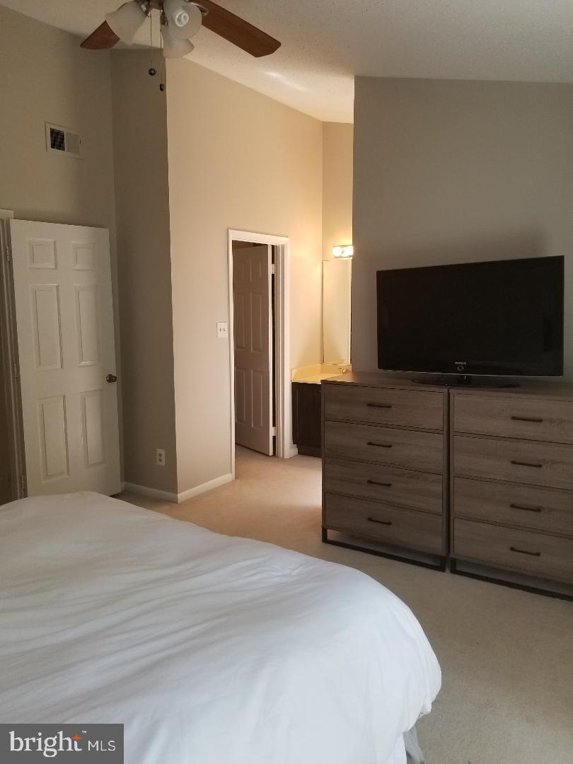 1603 Oak Spring Way Reston, VA 20190 - Photo 10 of 22 Gallery Image 10