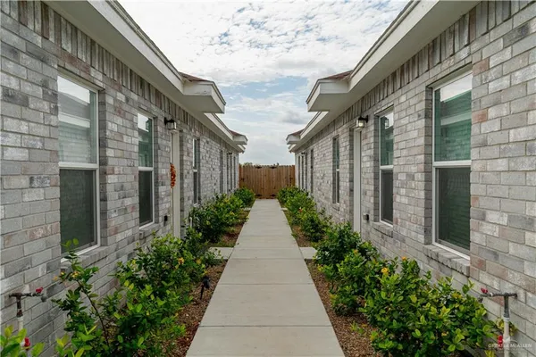 a view of a pathway with house on both side