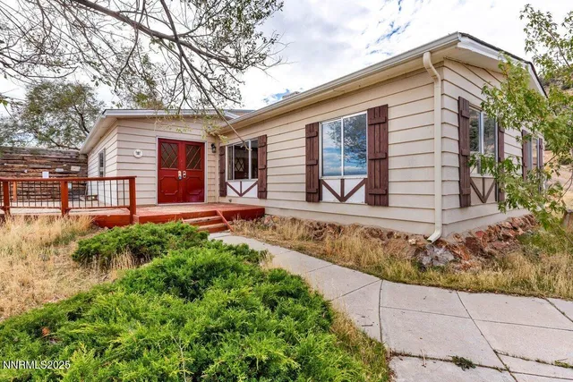 a front view of house with yard