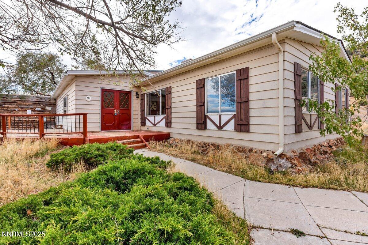 1211 Slate Road Topaz Ranch Estates, NV 89444 - Photo 9 of 30 a front view of house with yard