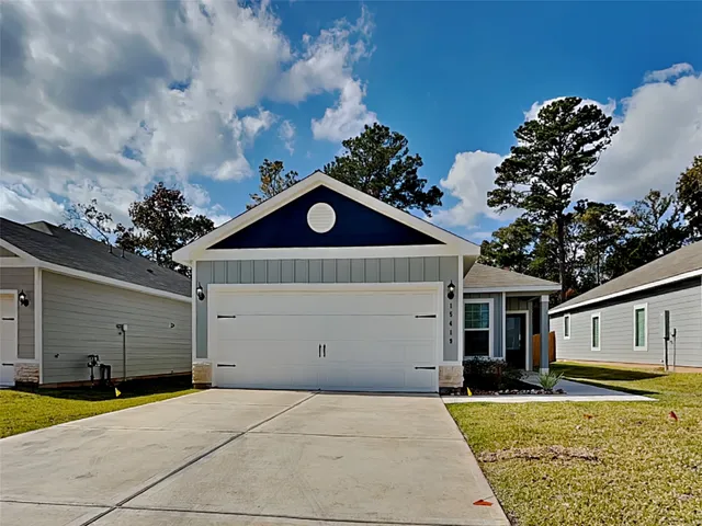 $1,695 | 15419 Maple Ter Drive, Conroe, TX 77303