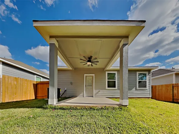 $1,695 | 15419 Maple Ter Drive, Conroe, TX 77303