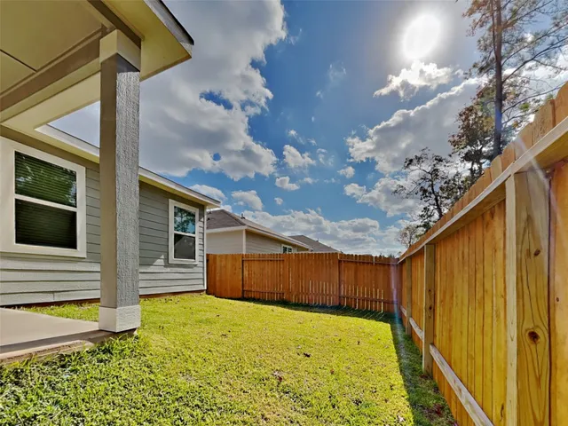 $1,695 | 15419 Maple Ter Drive, Conroe, TX 77303