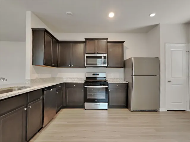 $1,695 | 15419 Maple Ter Drive, Conroe, TX 77303