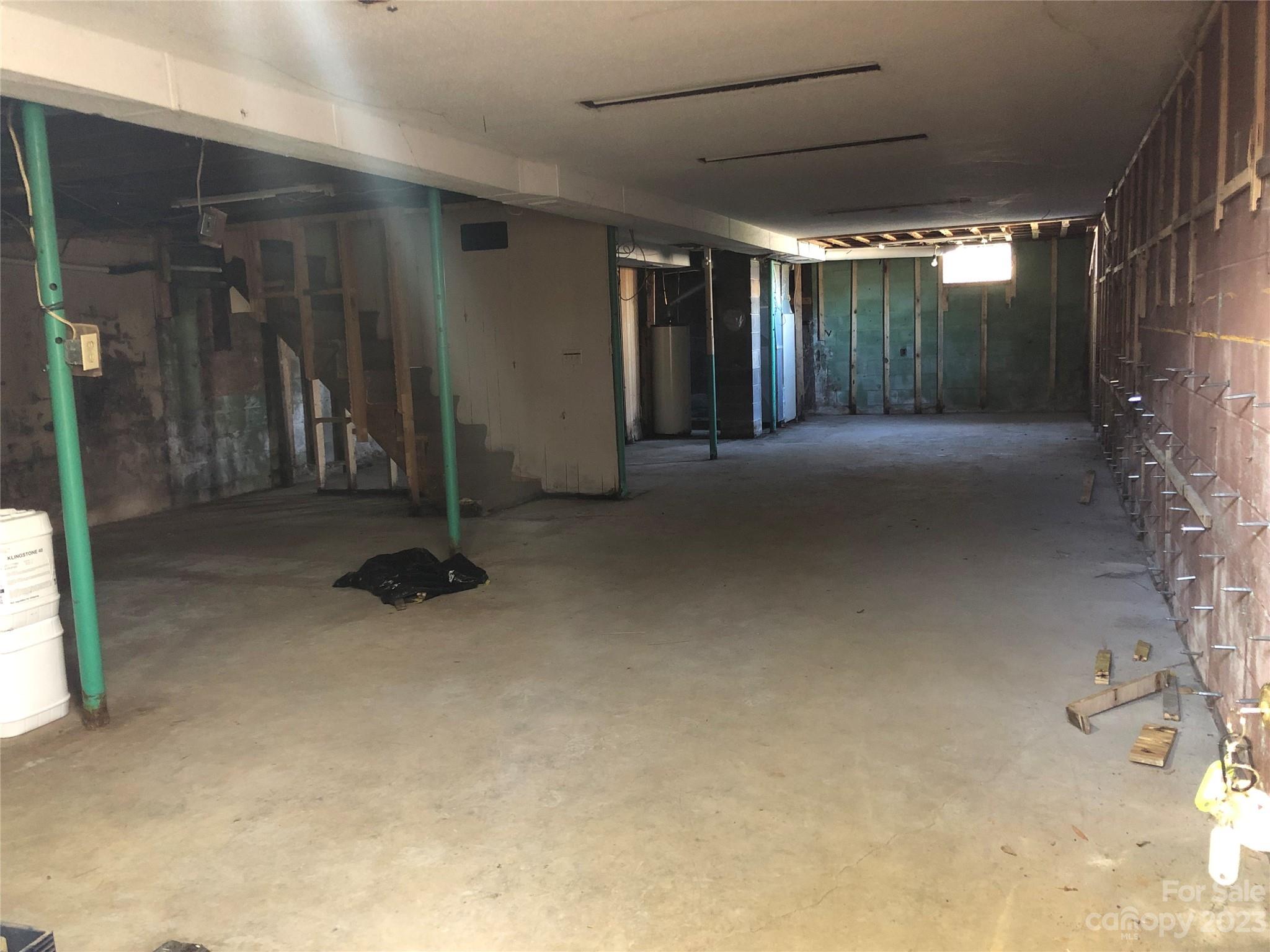 530 Shelton Road Clyde, NC 28721 - Photo 31 of 36 a view of a room with gym equipment
