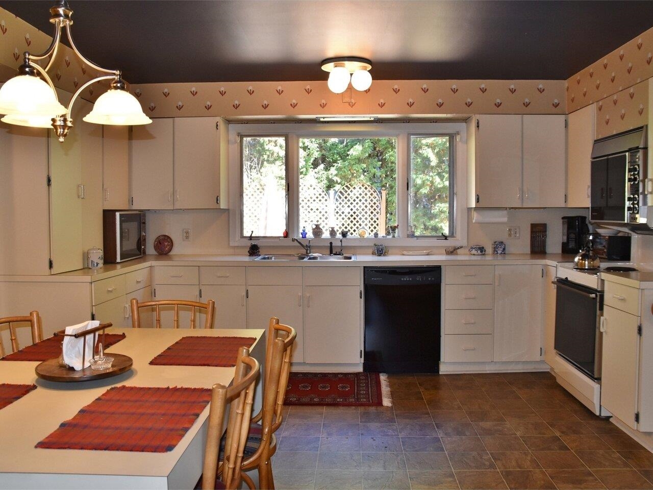 6 Crescent Road Burlington, VT 05401 - Photo 16 of 40 Gallery Image 16