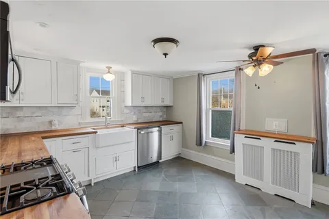 $424,900 | 493 Turnpike Avenue, Portsmouth, RI 02871