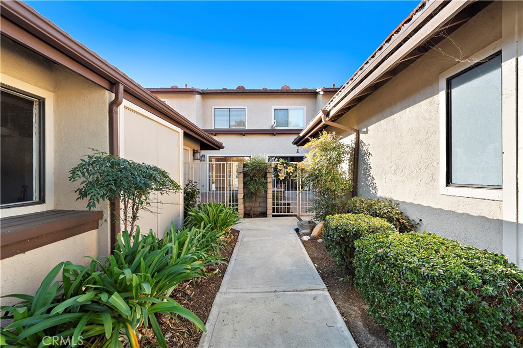 25702 Seaside Drive Dana Point, CA 92629 - Photo 3 of 37 a porch with seating space