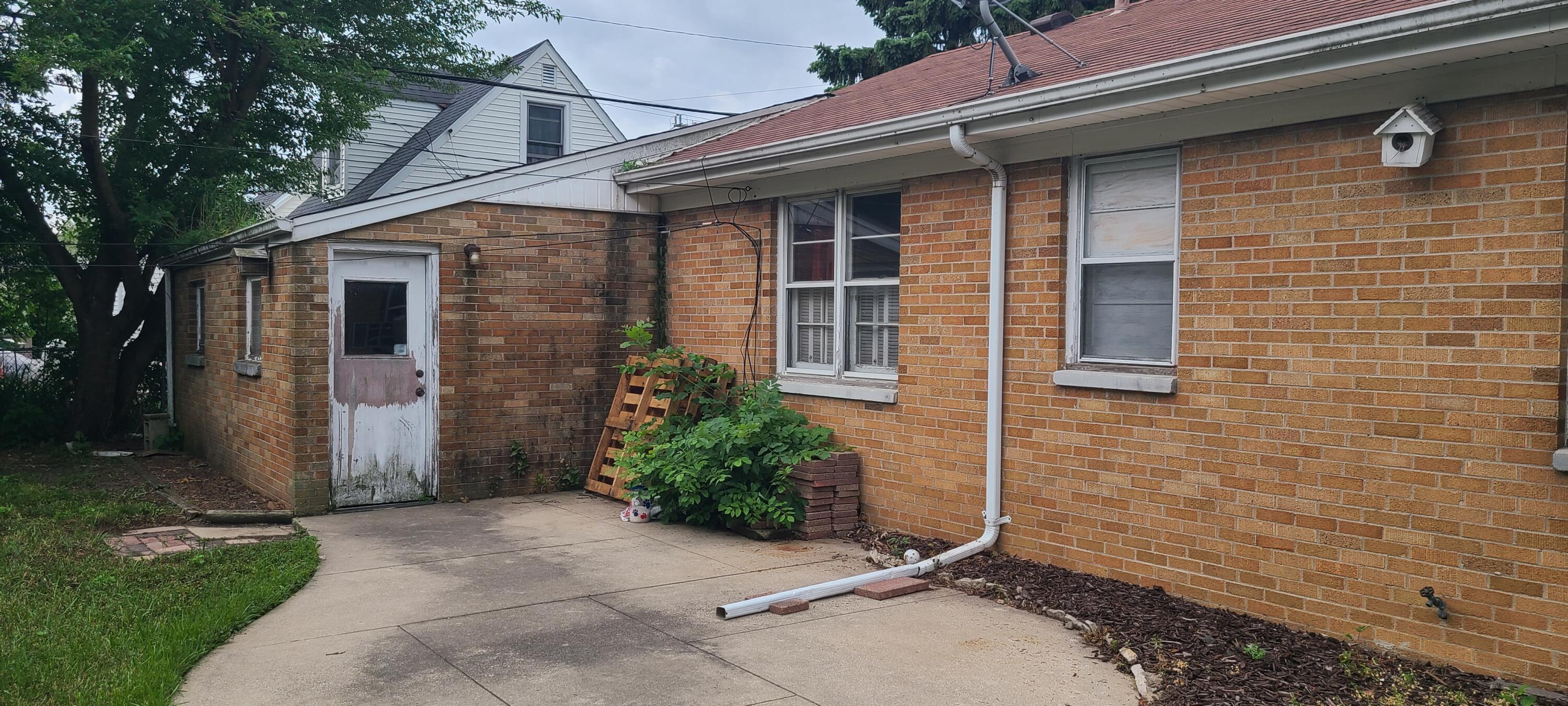2907 West Boulevard Racine, WI 53403 - Photo 3 of 5 patio
