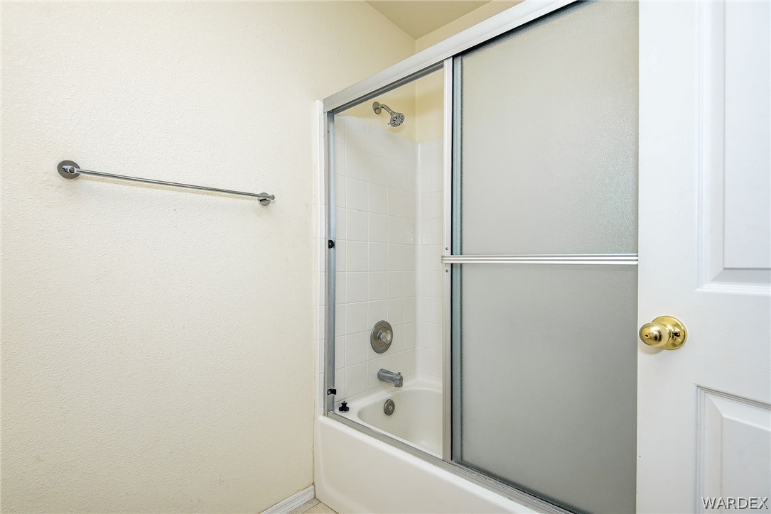 3395 Pegasus Ranch Lane Bullhead City, AZ 86429 - Photo 44 of 50 a bathroom with a bathtub and a shower