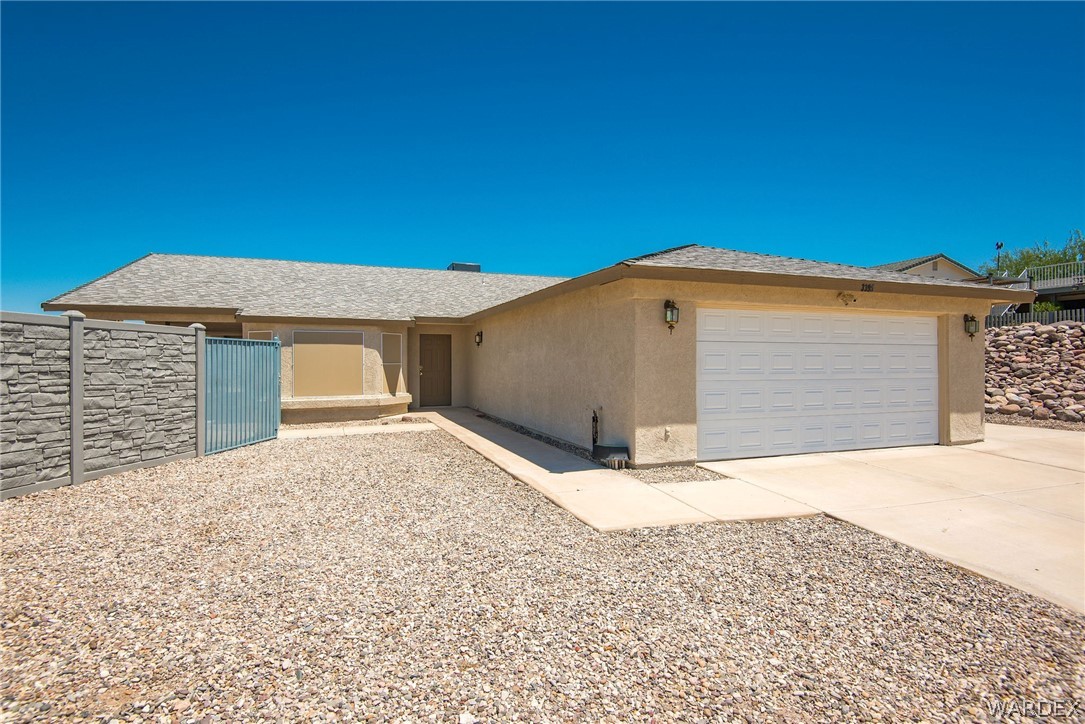 3395 Pegasus Ranch Lane Bullhead City, AZ 86429 - Photo 7 of 50 a backyard of a house