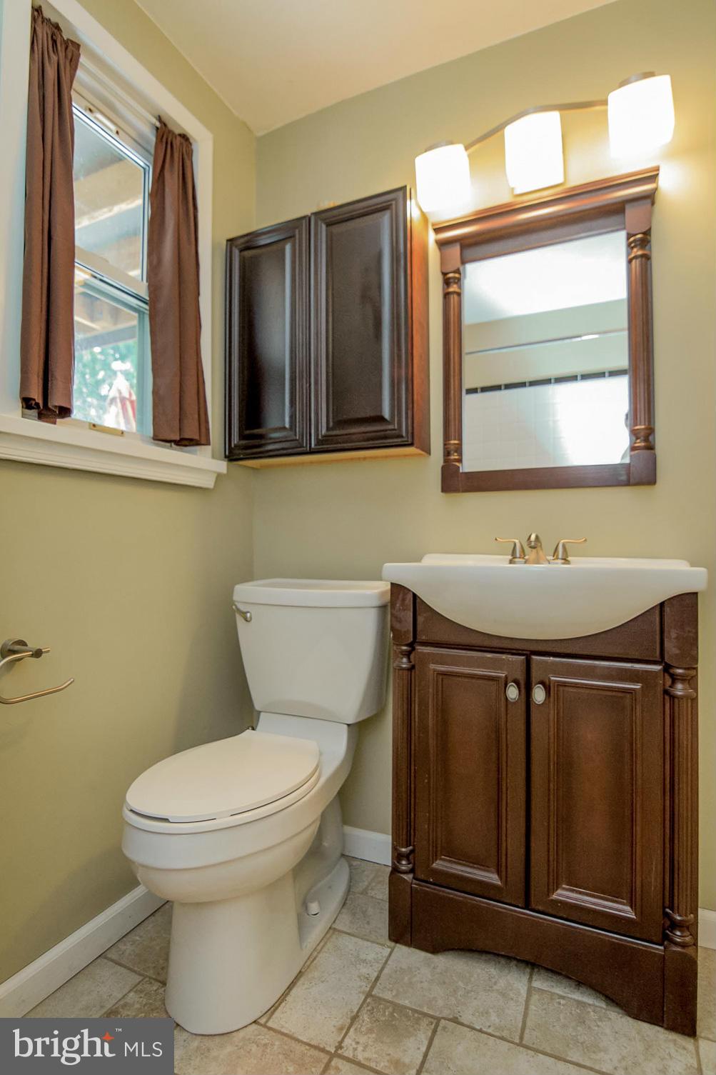 1817 Ellinwood Road Baltimore, MD 21237 - Photo 11 of 30 Bath