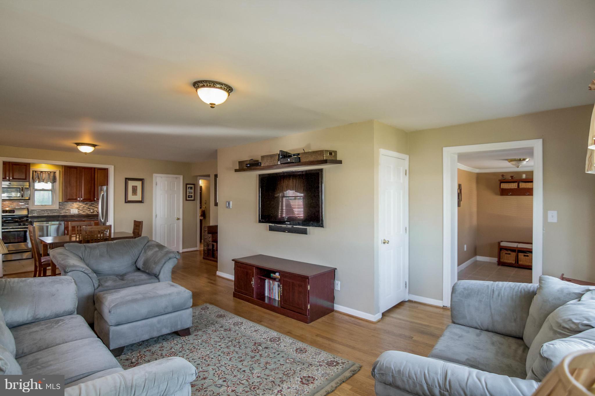 1817 Ellinwood Road Baltimore, MD 21237 - Photo 7 of 30 Living Room