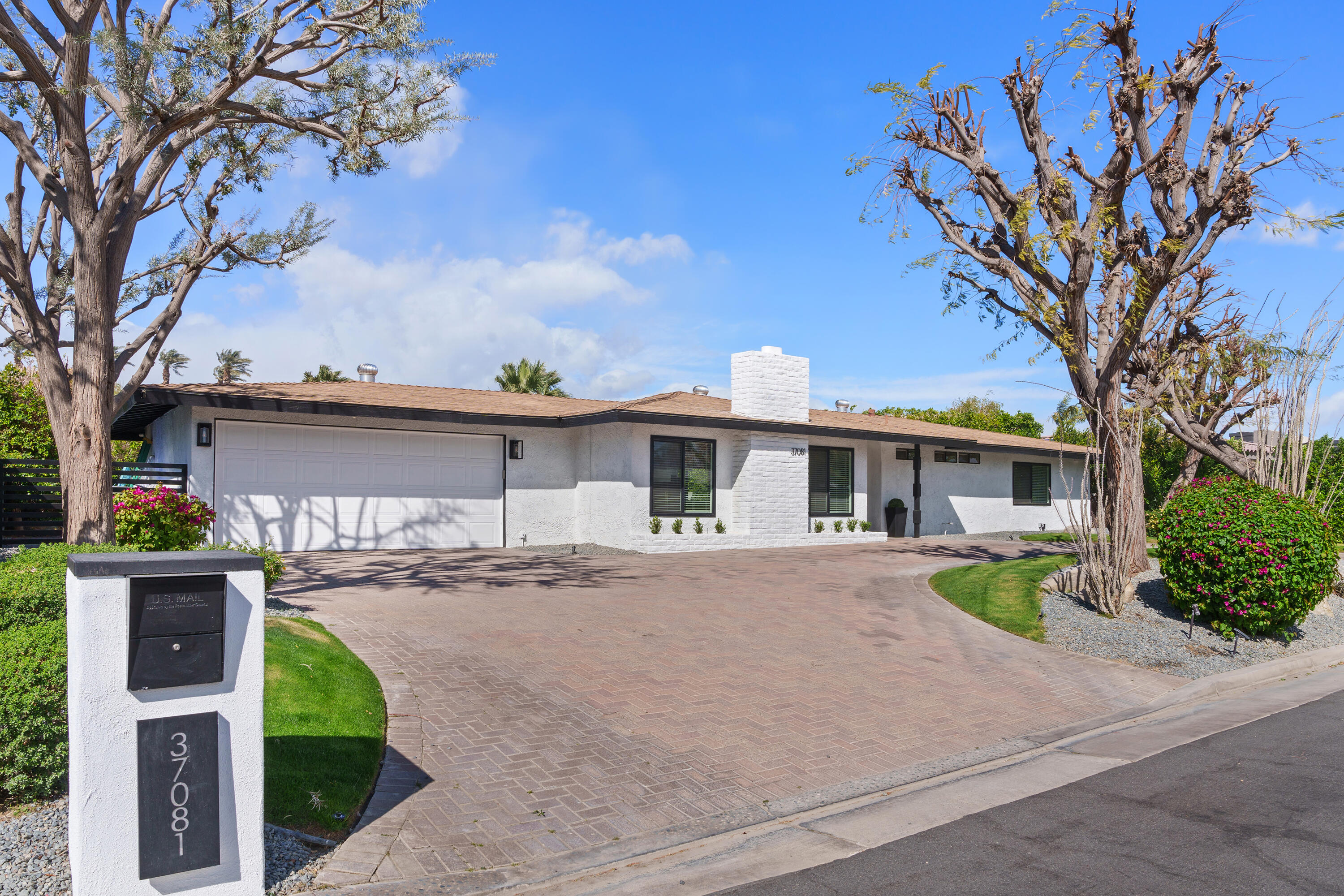 37081 Palmdale Road Rancho Mirage, CA 92270 - Photo 44 of 46 front view of a house with a pathway