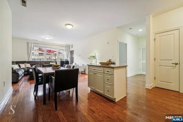 $4,500 | 20 Ave At Port Imperial, Unit 113, West New York, NJ 07093