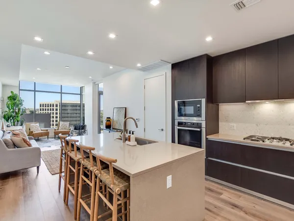 $4,200 | 501 West Avenue, Unit 2002, Austin, TX 78701